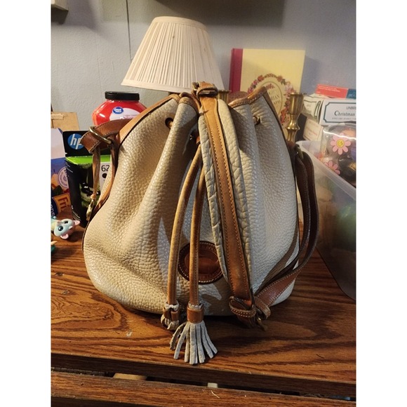 Vintage Dooney &‎ Bourke Leather Drawstring Bucket Bag White & Tan Trim 1980s - Picture 2 of 13